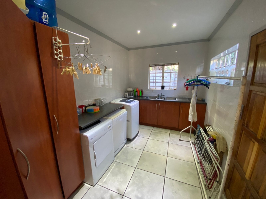 8 Bedroom Property for Sale in Baillie Park North West